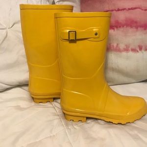 FINAL PRICE 🌧☔️💛Yellow Rain Boots